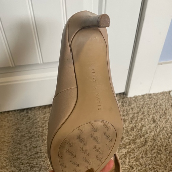 Kellie and Katie nude pumps - Picture 8 of 11